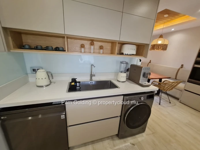 Located within the highly sought-after Waterway Residence Apartments. (Sole Mandate)