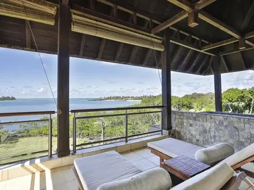 Sea view apartment for sale in a golf estate in Beau Champ, on the east coast of Mauritius