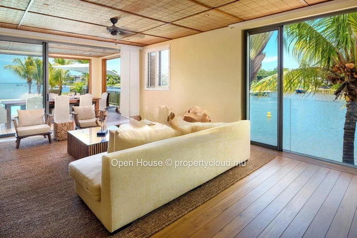 Waterfront villa for sale in the unique Marina of the island, 395m², pool, 12m boat mooring, 5 bedrooms.