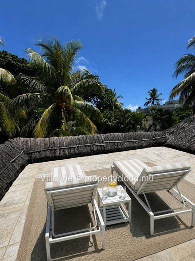 Grand Baie - Beachfront 4-bedroom family home with swimming pool (Sole Mandate)