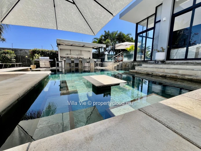 Calodyne - Elegant 4-bedroom home with swimming pool and garden