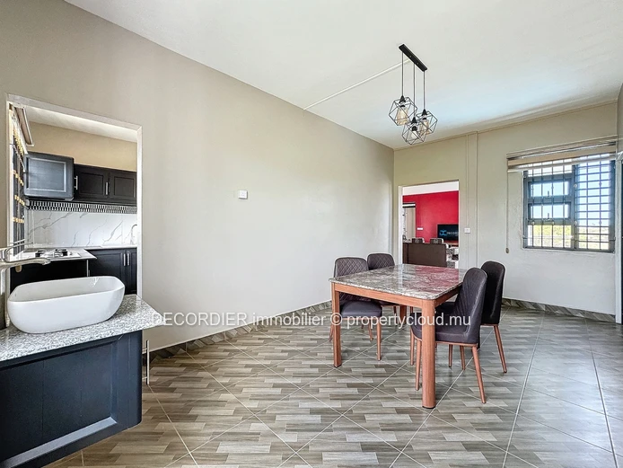 Appartement avec piscine commune