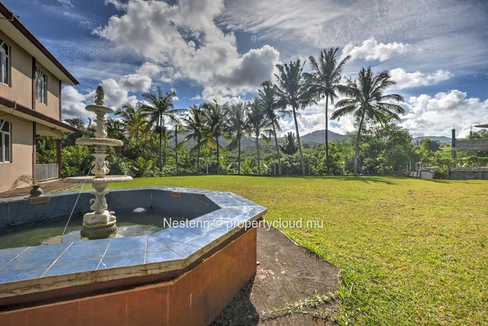 Spacious 275 m² house on a land of 13,802.67 m² in Chemin Grenier with sea and mountain views.