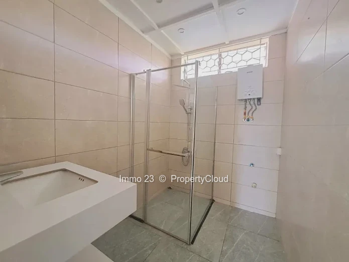 Houses / Villas - 4 bedrooms - Curepipe