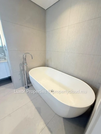 FOR RENT | 3-Bedroom Luxury Penthouse – Pointe aux Canonniers
