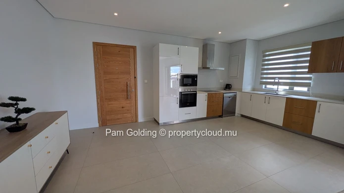 Tout nouvel appartement de 2 chambres à louer à Pereybère – Confort moderne dans un emplacement côtier privilégié