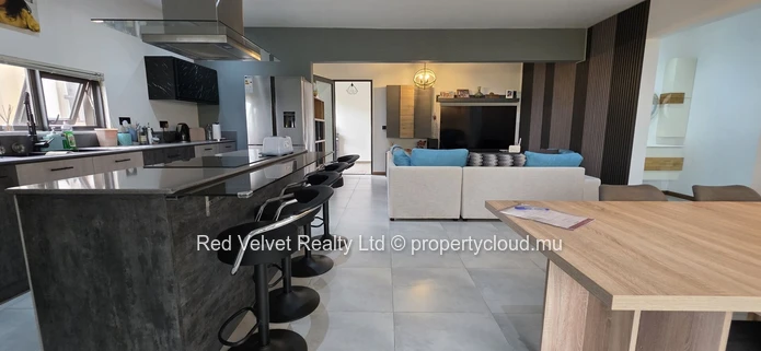 Luxury Furnished 3-Bedroom Townhouse with Rooftop Terrace and Jacuzzi – Flic en Flac | Rs 15M