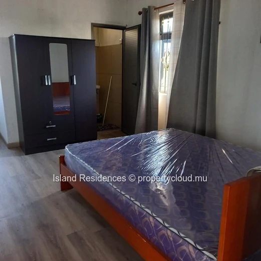 1st floor apartment with 2 AC bedrooms, terrace and parking space