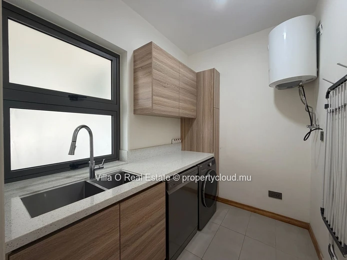 Close to the beach and amenities, beautiful spacious and bright apartment, on the first floor; 3 bedrooms, including ...