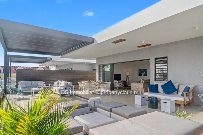 For Rent – 2-Bedroom Penthouse With Sea View | North-West