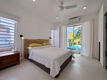 6 Bedroom Villa