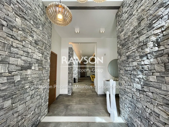 4 Bedroom Luxury Villa | Pool & Garden | Péreybère | Accessible To Foreigners | €