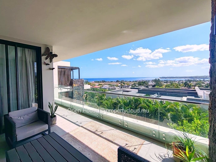 Luxurious Townhouse/Duplex in Tamarin with Communal Pool & Mountain Views - 3 Beds, Office, Fully Furnished, Rs 44M