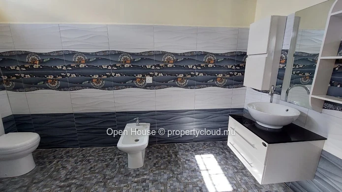 4-Bedroom Villa with Private Pool to Rent in Calodyne