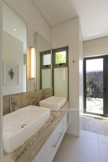 FOR SALE - Stunning 4 Bedroom Villa with Golf Views in Anahita
