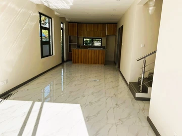 5 Bedroom Villa