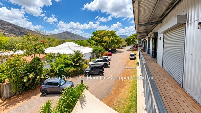 Commercial Space for Rent – 75 m² – Black River, Coastal Road