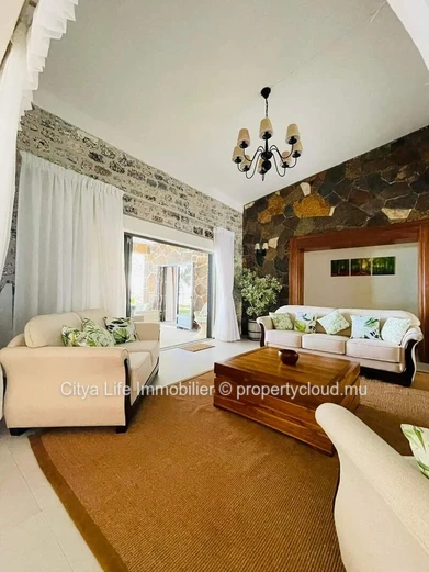 Magnifique villa en bord de mer à Calodyne avec vue imprenable sur la mer