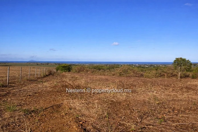 Terrain agricole avec vue mer