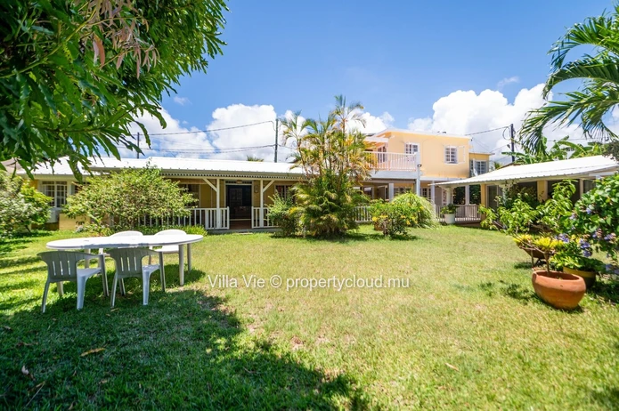 Péreybère - Charmante maison familiale avec studio et grand terrain tropical arboré