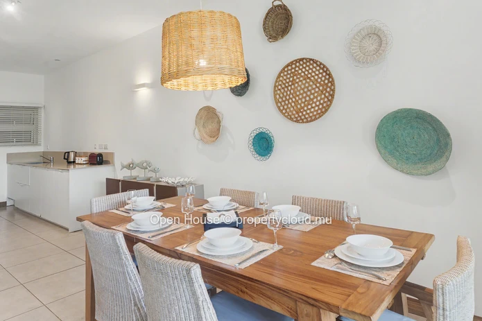 Appartement pieds dans l'eau à vendre à Grand Baie 152m² - Marché local exclusivement.