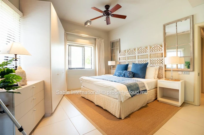 Luxurious Beachfront RES Apartment in Rivière Noire with stunning views and modern amenities. 4 bedrooms, sea access,...