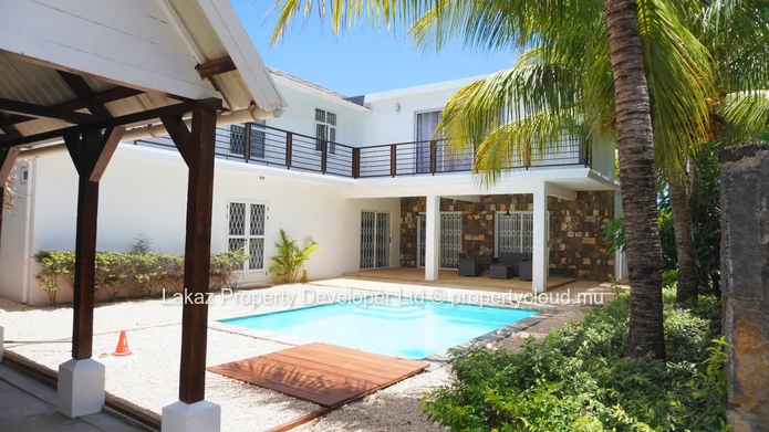 Maison 4 chambres avec piscine à vendre à Pointe aux Canonniers (Mandat exclusif)