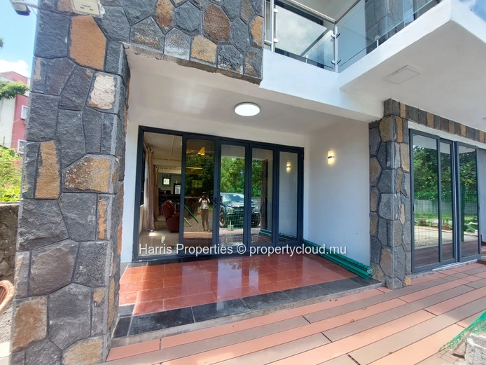 Two newly built duplexes available for rent in Pereybere