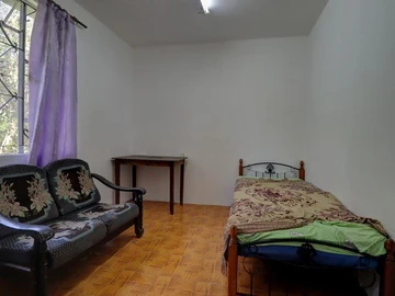 6 Bedroom House