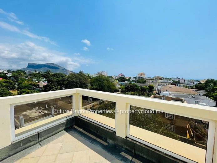 Penthouse À Vendre À Beau Bassin – Superbe Vue Sur Les Montagnes