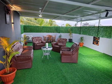 Beautiful and spacious first-floor apartment for rent in Le Hochet