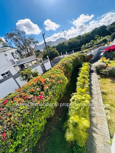 For Sale – Prestigious House in Rose-Hill at Rs