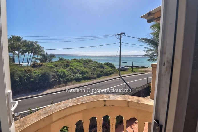 Traditional seafront villa with 3 bedrooms
