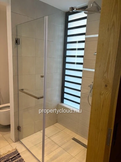 À Louer : appartement de luxe 3 chambres, pieds dans l'eau à Trou aux Biches.