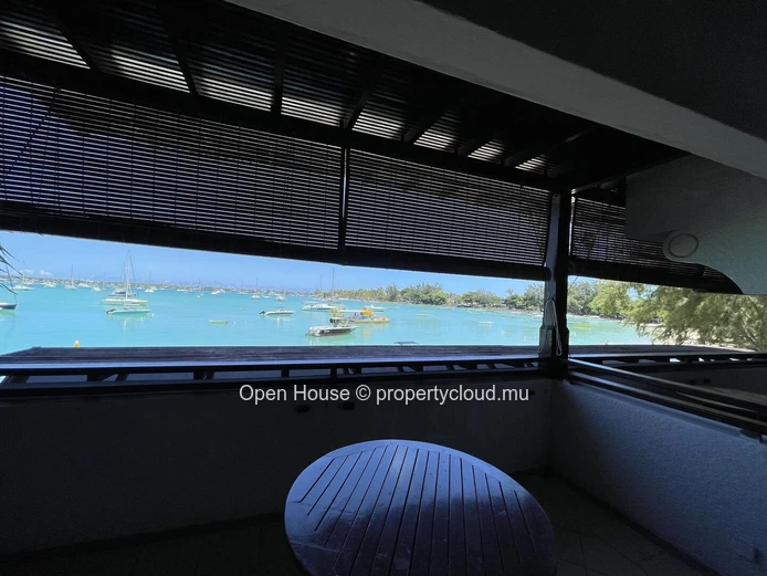 Waterfront apartment for sale in Grand Baie, 147m², 2 bedrooms