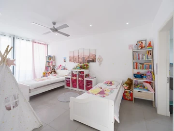 5 Bedroom House