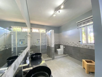 5 Bedroom Villa