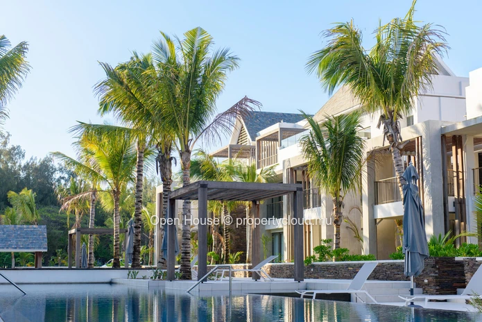 Appartement IRS à vendre à Grand Baie, 198m², 3 chambres en suite, piscine commune, dans domaine avec Golf, accessibl...
