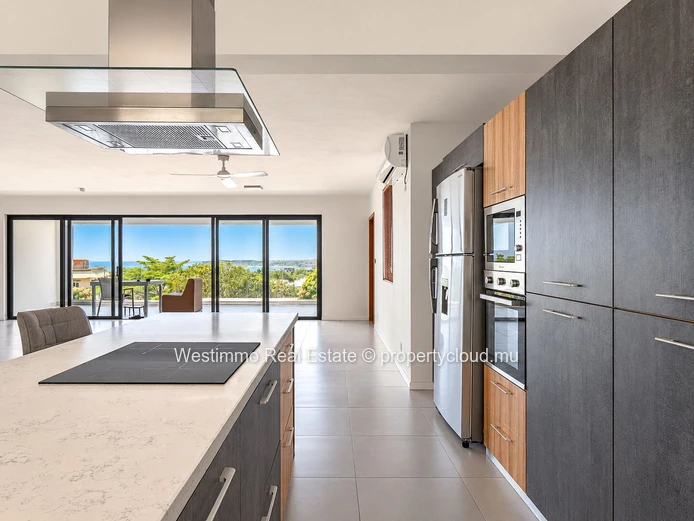 Penthouse de 200 m² avec vue mer à vendre à Tamarin