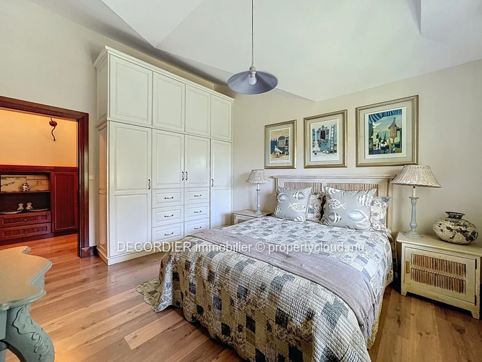 Magnifique villa à étage situé dans une résidence