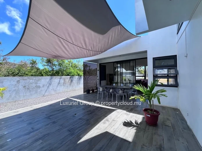 3-Bedroom Villa With Pool For Rent In Calodyne