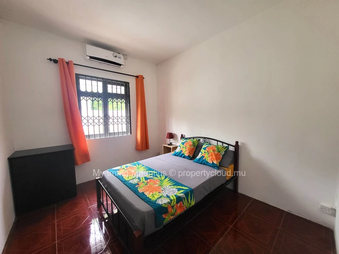 Villa of 3 apartments 300 meters from the sea