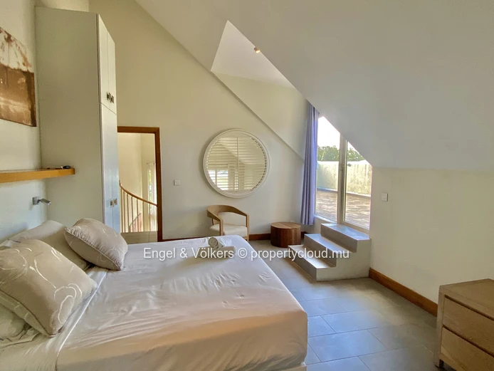 Bain Boeuf Penthouse Apartment to Rent Across from the Beach
