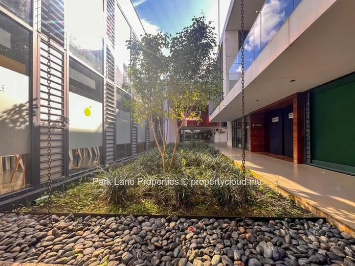 Bureaux modernes  à Phoenix – Rez-de-chaussée + Mezzanine – emplacement stratégique et cadre verdoyant