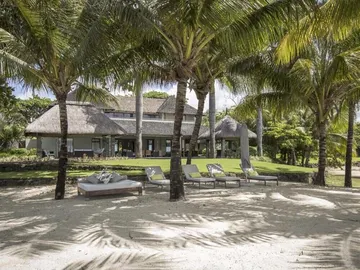 Luxueuse villa avec plage privée  à vendre à Beau Champ sur la côte est de l’Île Maurice