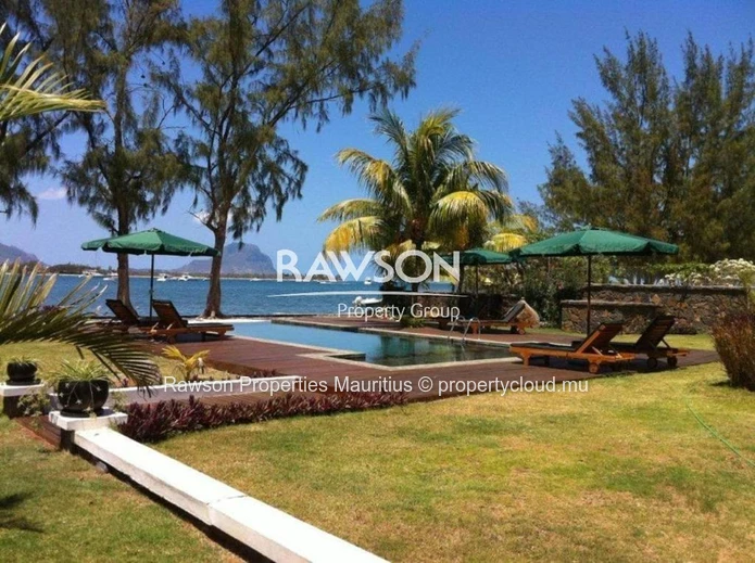 3-Bedroom Apartment in a Residence with Swimming Pool and Stunning Le Morne Views