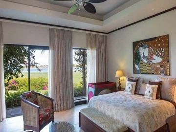 5 Bedroom Villa