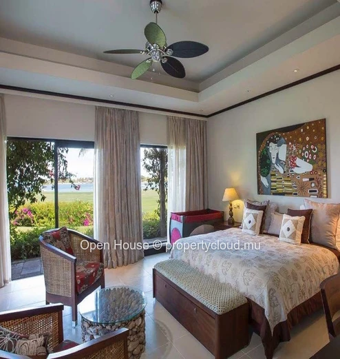 Villa pieds dans l'eau au coeur du prestigieux domaine de ANAHITA.