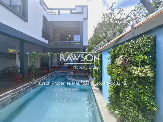 5-Bedroom Bungalow | Private Pool | Spacious & Charming | Pereybere 