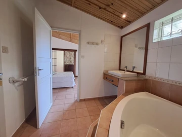 6 Bedroom House